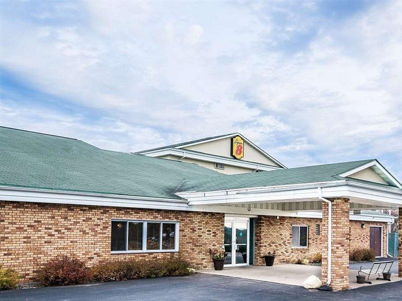 Hotel Super 8 By Wyndham Osseo Wi Exterior foto