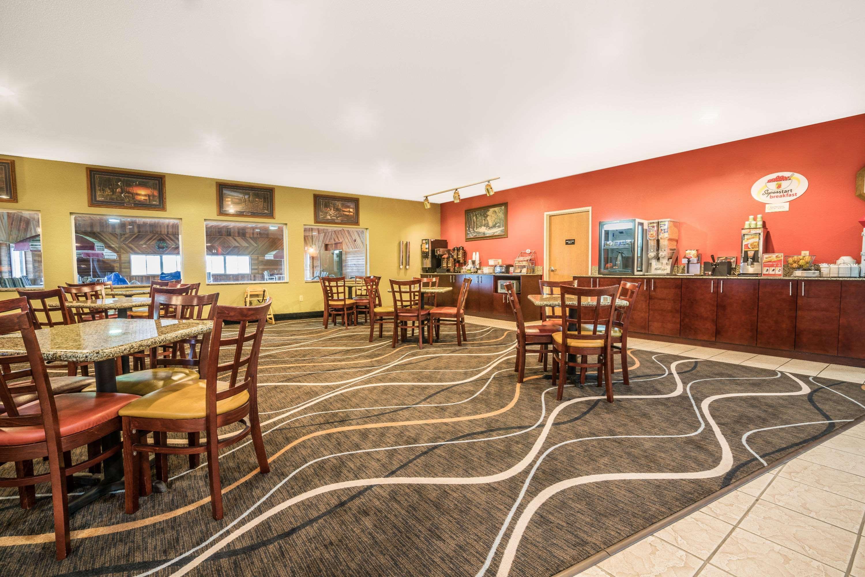 Hotel Super 8 By Wyndham Osseo Wi Exterior foto